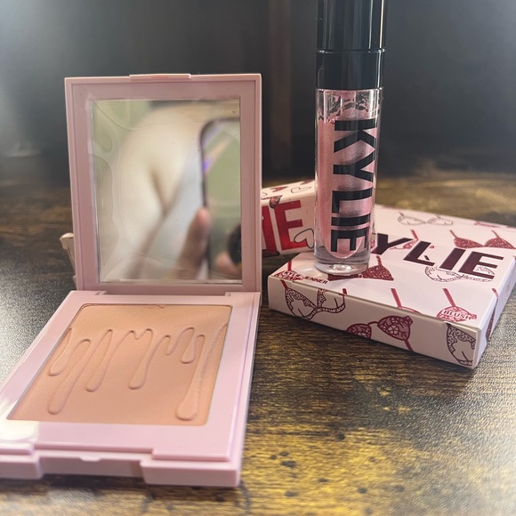 💕 Kylie Cosmetics Valentine’s Day 2019 💕 - Picture 1 of 4